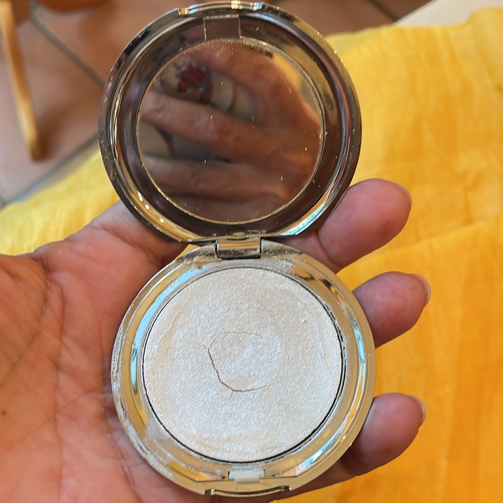 Escada compact - Picture 3 of 3